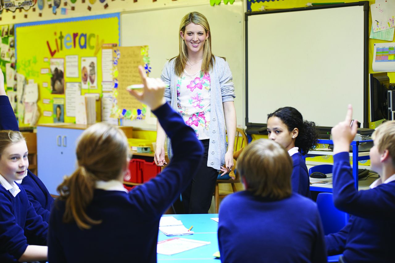 teacher-4784917-1280-jpg-1686313109.jpg