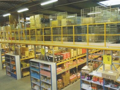 Locuri de muncă în depozite pentru cupluri. Câştiguri între 13.000 şi 20.000 de lei lunar