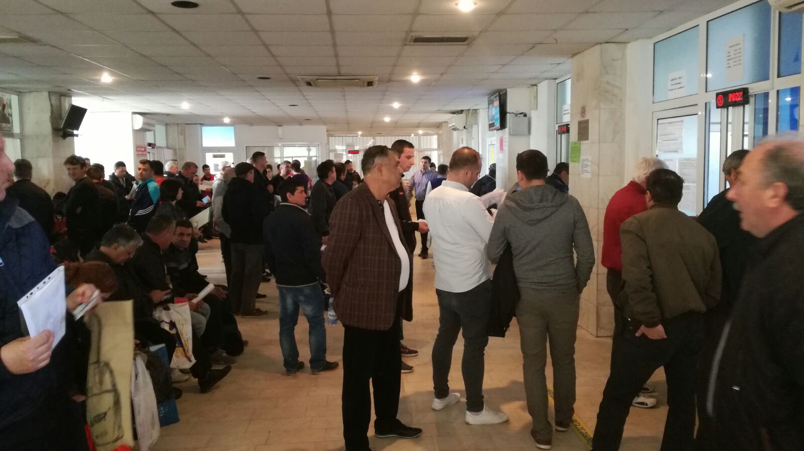 A picat serverul la Direcţia de Permise şi Înmatriculări. Azi nu se lucrează cu publicul!