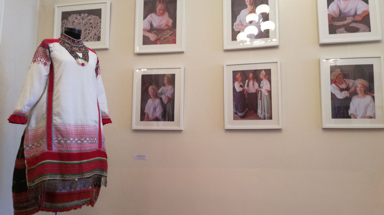 Galerie foto-"Basm rusesc", o expoziţie despre tradiţii şi oameni la Ploieşti