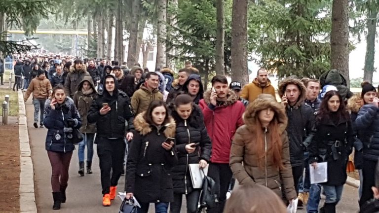 Bătaie pe şcolile de subofiţeri MAI din Prahova. Vezi câţi sunt pe loc!