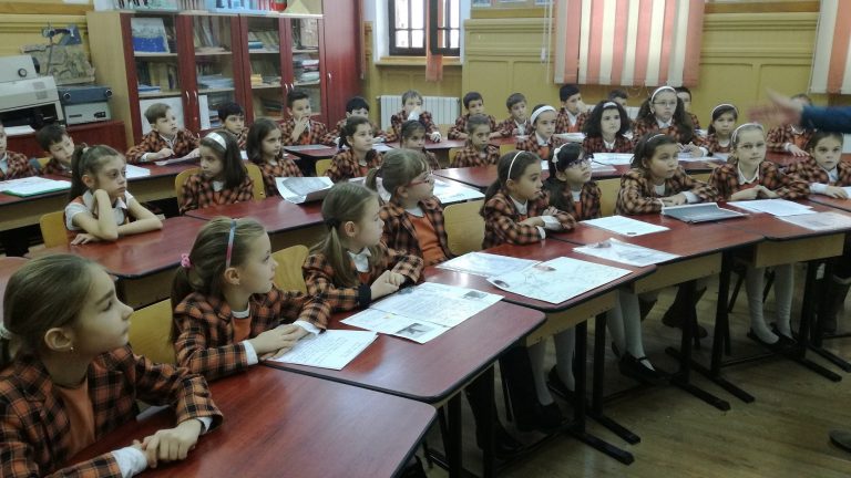 Codul portocaliu îi ţine mâine acasă pe elevii din Prahova
