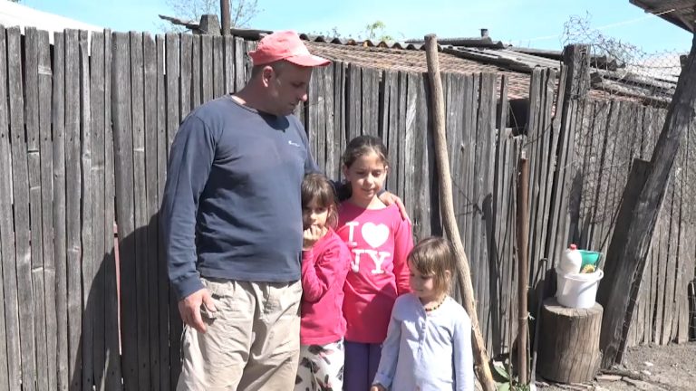 Le-a ars munca de o viață într-o clipă. O familie cu trei copii are nevoie de ajutorul nostru!