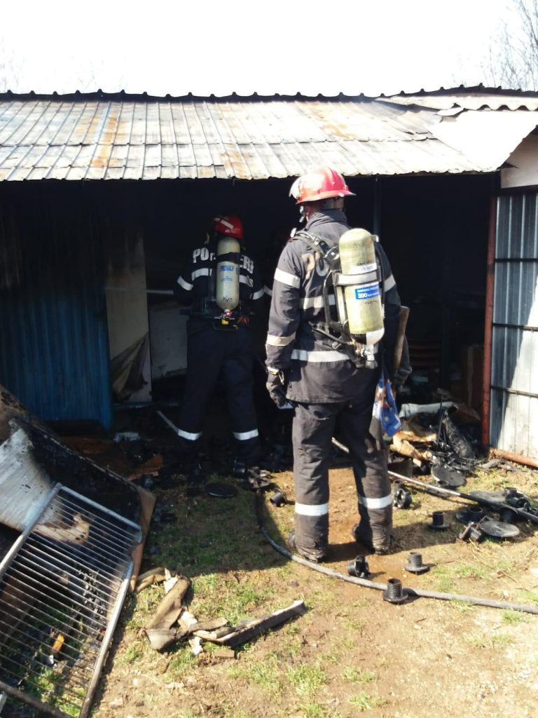 O femeie a suferit arsuri într-un incendiu, în comuna Șirna