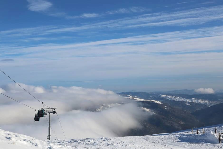 De mâine puteţi schia în Valea Soarelui, la Sinaia pe două pârtii