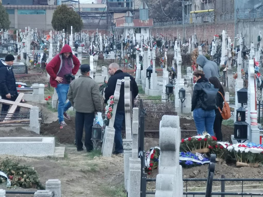 Cadavrul înmormântat greşit în Cimitirul Eternitatea din Ploieşti a fost exhumat. AFLĂ întreaga poveste aici!
