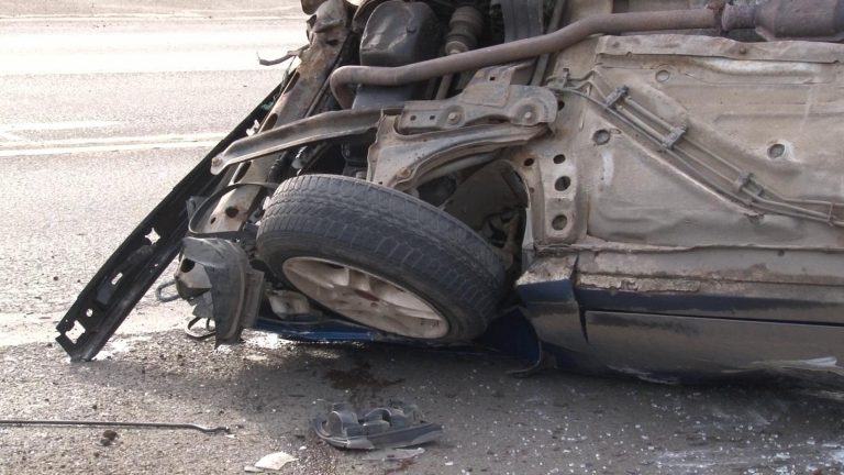Un mort şi un rănit într-un accident teribil, azi-noapte pe DN1, la Nistoreşti