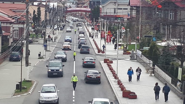 A început aglomeraţia pe DN1. Coloană în mişcare pe Valea Prahovei