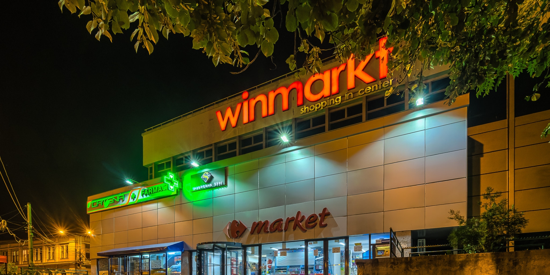 Oameni evacuaţi din magazinul Big în urma unui miros persistent la subsol