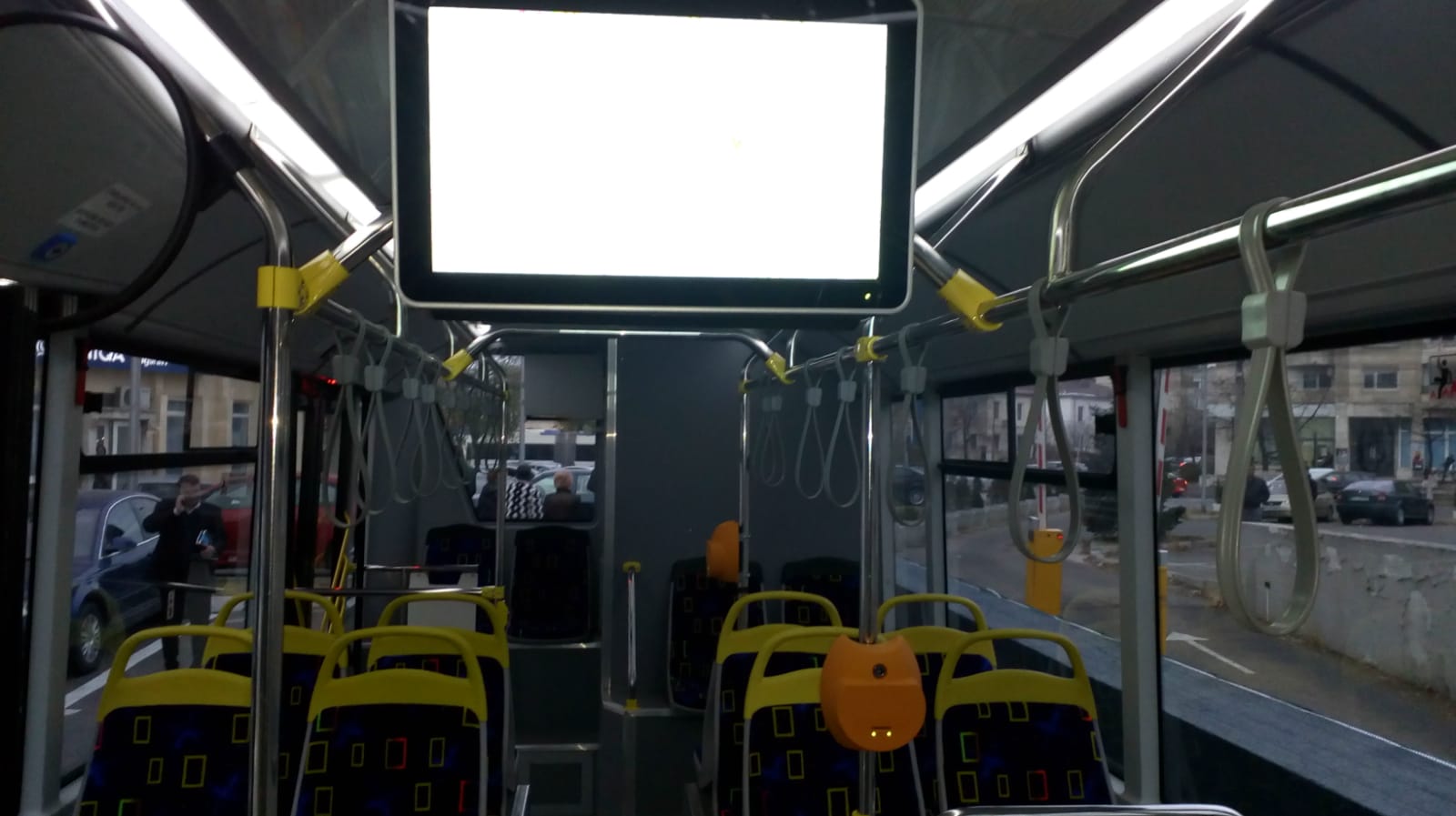 Accident ciudat la Ploieşti. L-a călcat autobuzul pe mână!