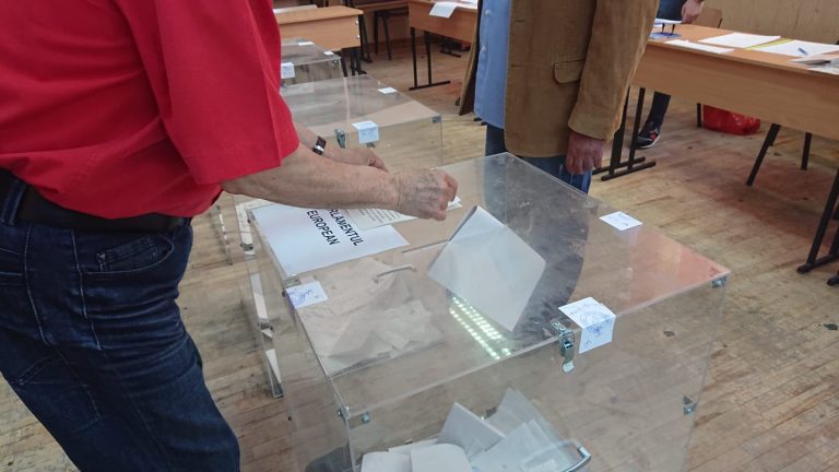 3,75% dintre prahoveni au votat deja pentru europarlamentare și 3,27% pentru referendum