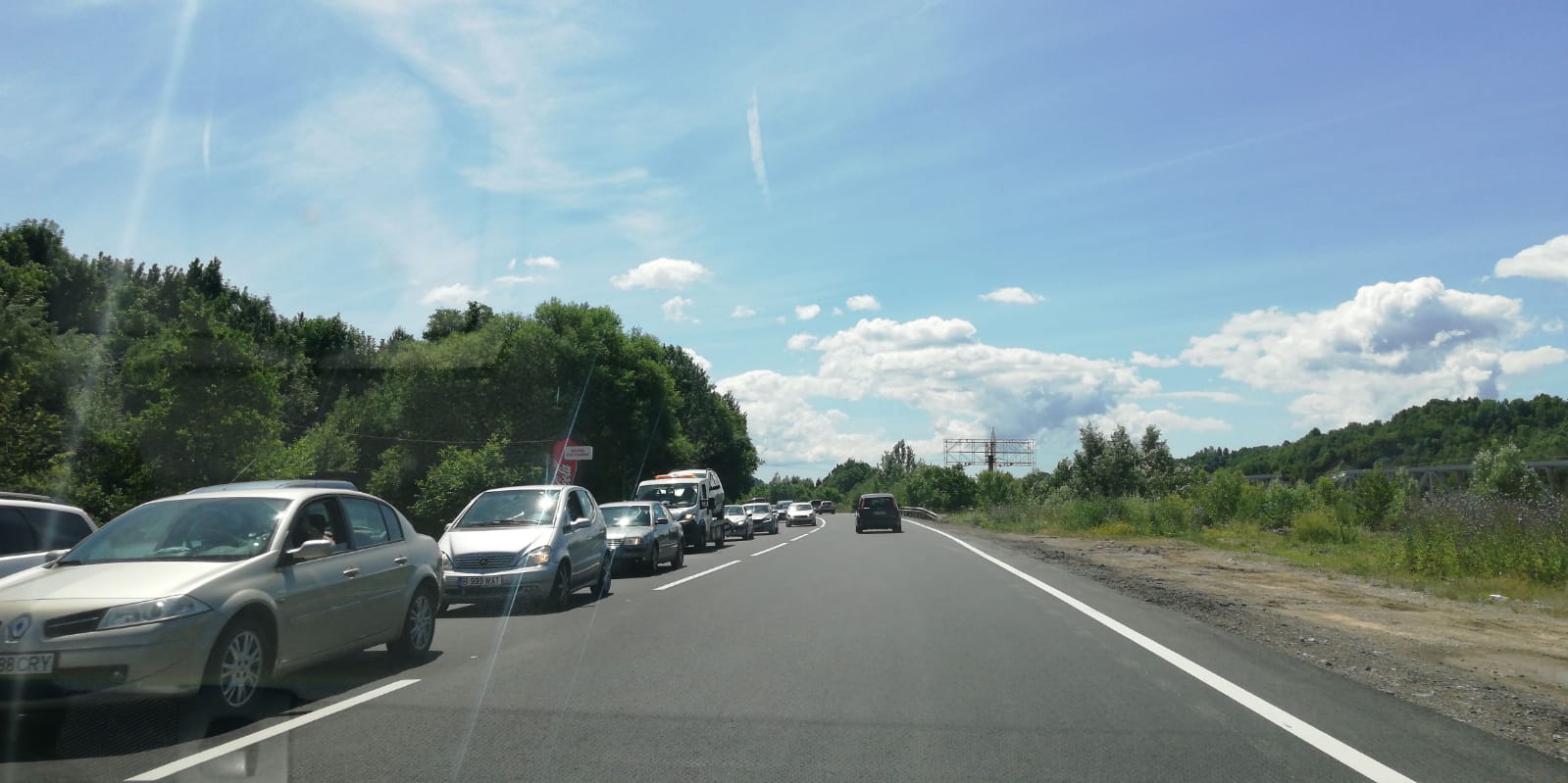 Aglomeraţie pe DN1. Coloană în mişcare pe Valea Prahovei