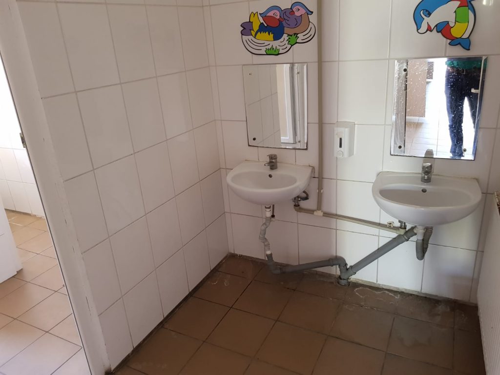 Apă curentă în majoritatea unităților școlare din Prahova