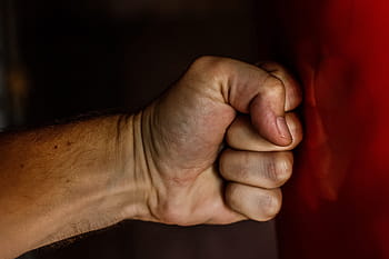 Ploiesti:Polițist local lovit de un tânăr scandalagiu