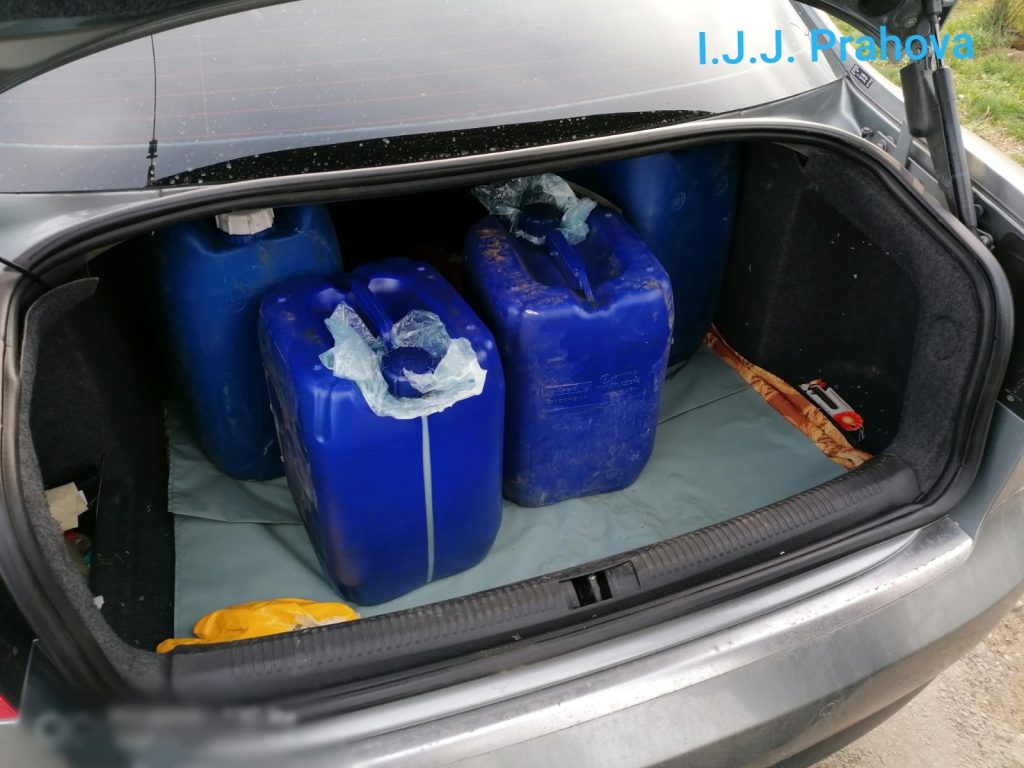 Indivizi prinşi de jandarmii prahoveni. Furau motorină din rezervorul unui tir