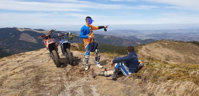 Salvamontiştii de la Cheia, îngrijoraţi că oamenii nu înţeleg: Accesul cu motociclete şi ATV-uri este interzis pe munte!