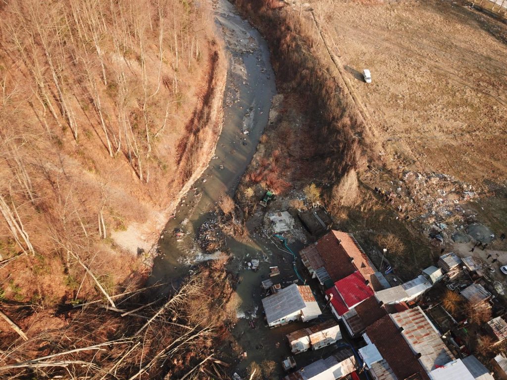La Azuga vor fi duse 20 de containere pentru cetăţenii cu locuinţele inundate