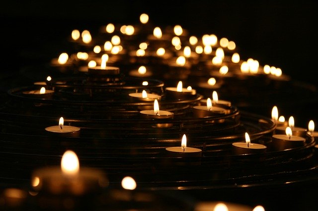 Studenţii de la UPG Ploieşti şi alţi voluntari vor aduce Lumina Sfântă în casele ploieştenilor