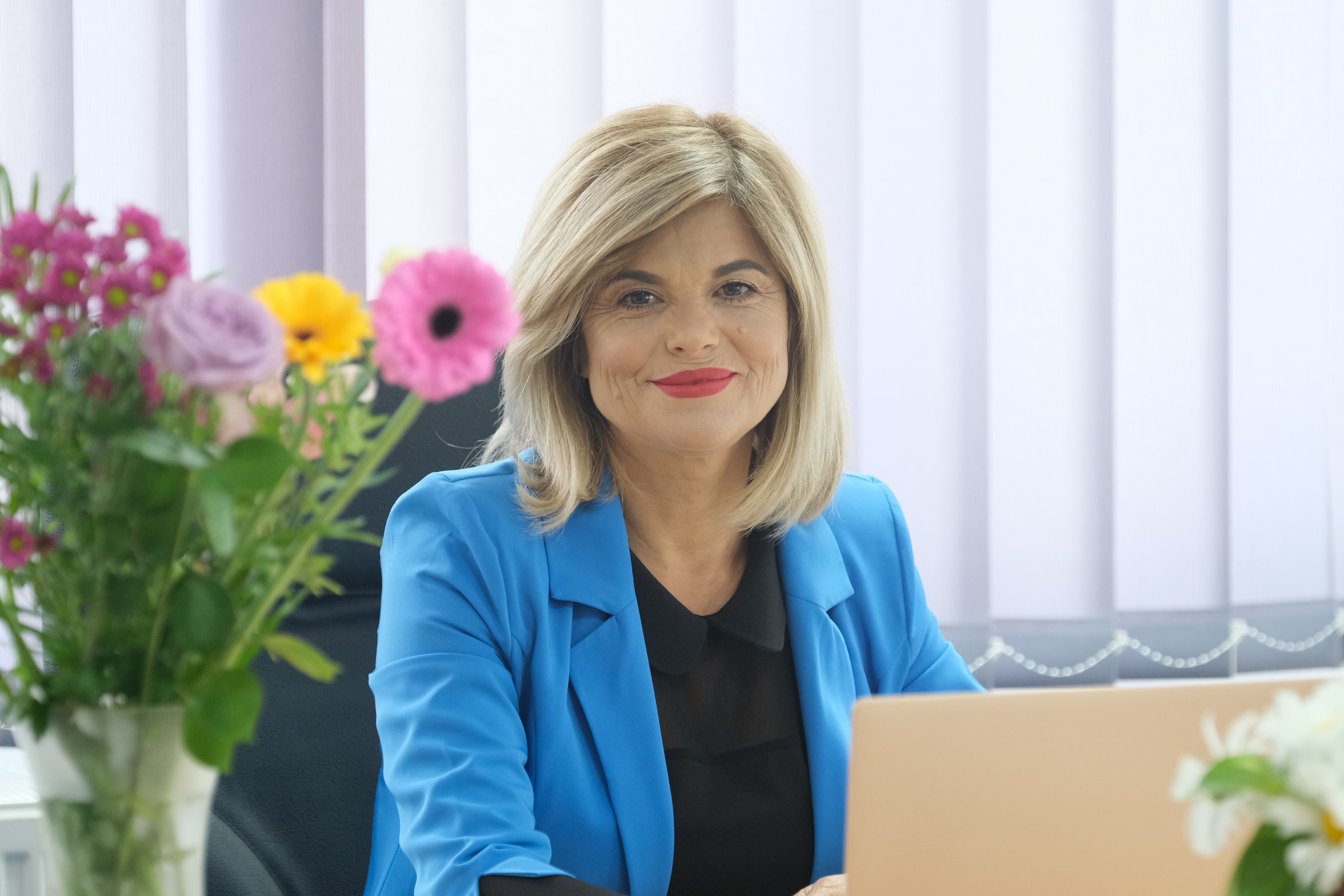 Video-Nicoleta Stan, manager în asigurări: "Mă simt onorată să fiu primită în familia clienţilor mei să vorbesc despre siguranţa lor!"