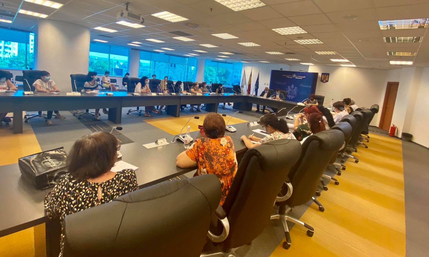Dobre: "Părinţii nu vor plăti materialele de igienă pentru şcoli!"