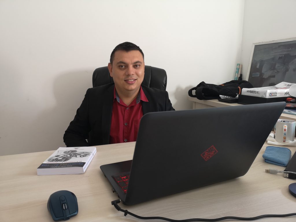 Video-Liviu Drăghici, autorul cărţii "Principiile banilor": Educă-te financiar continuu pentru a avea bani mai mulţi!