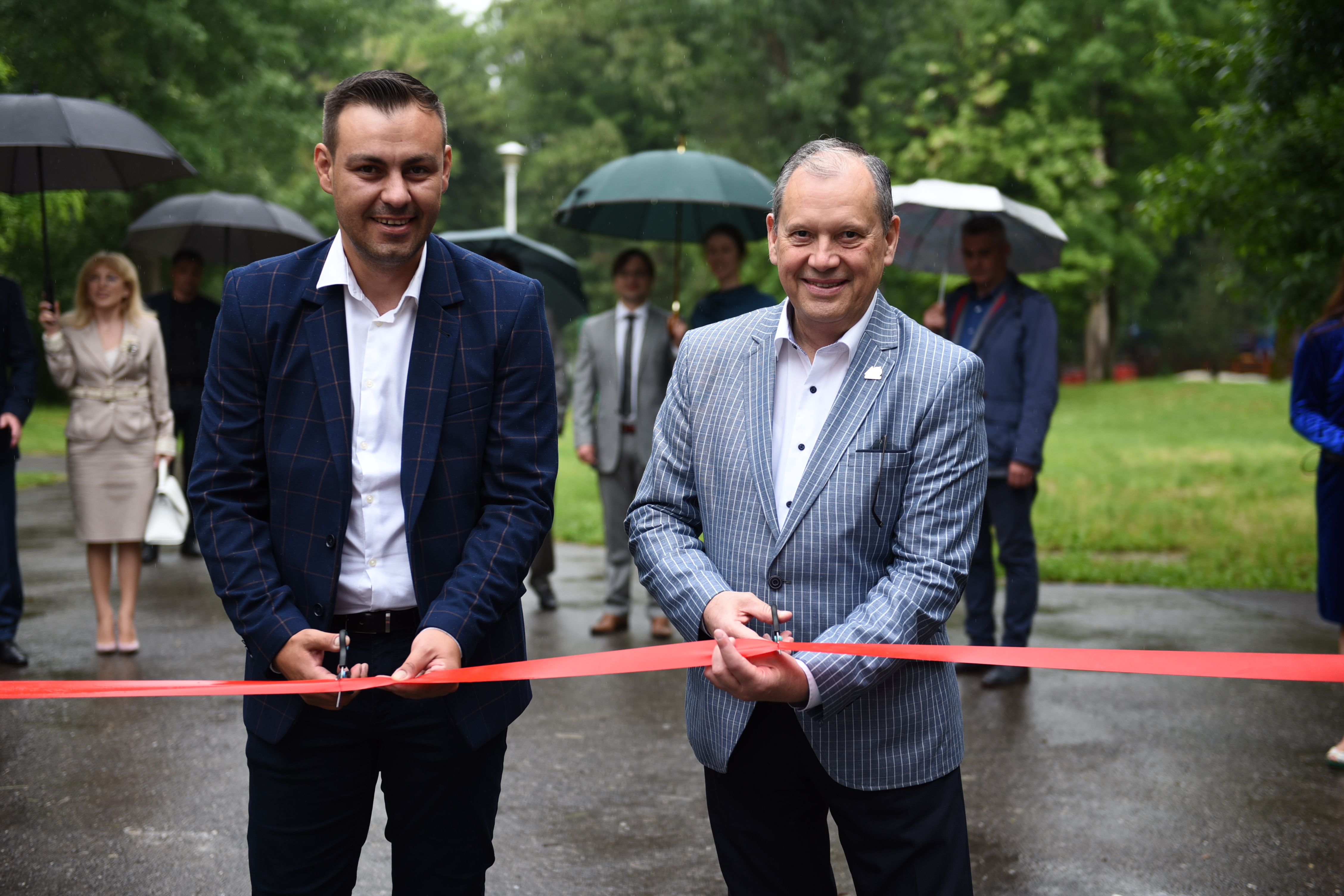 Video-Alexandru Sofrone a deschis un dom astronomic la Bucov cu fonduri dintr-un program Start-Up Plus